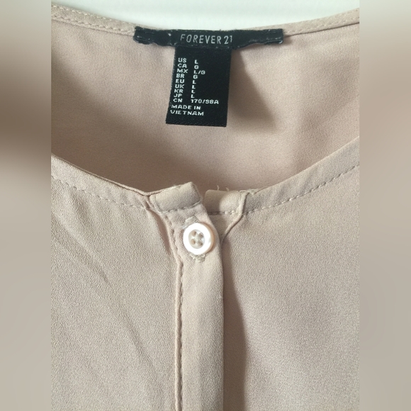 🌷Forever 21 Top🌷 - Picture 3 of 4